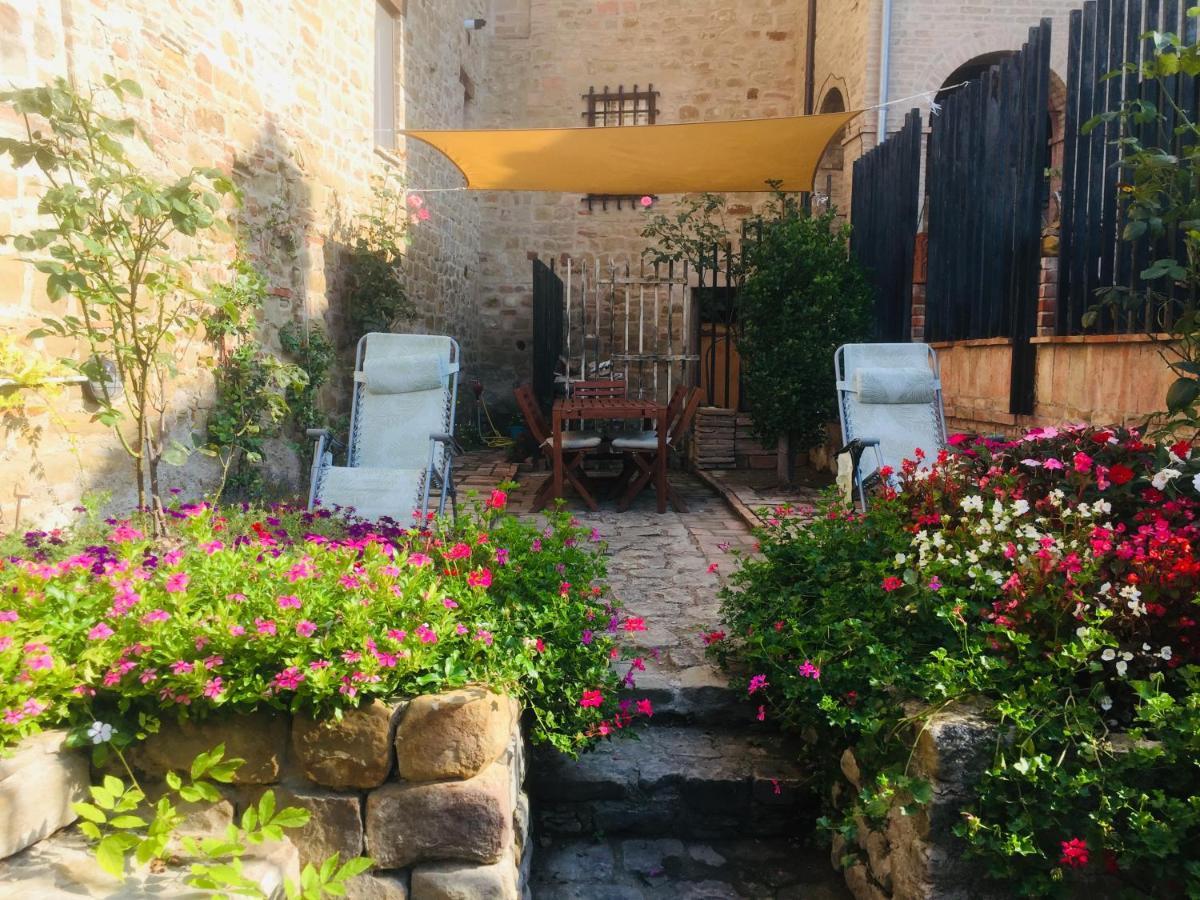 Est Locanda San Ginesio Eksteriør bilde